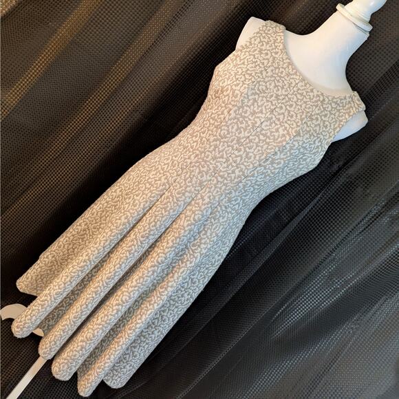 CALVIN KLEIN! CREAM & BEIGE/TAN PATTERNED, GORED SECTIONAL KNIT DRESS! SZ 8 - Picture 1 of 8